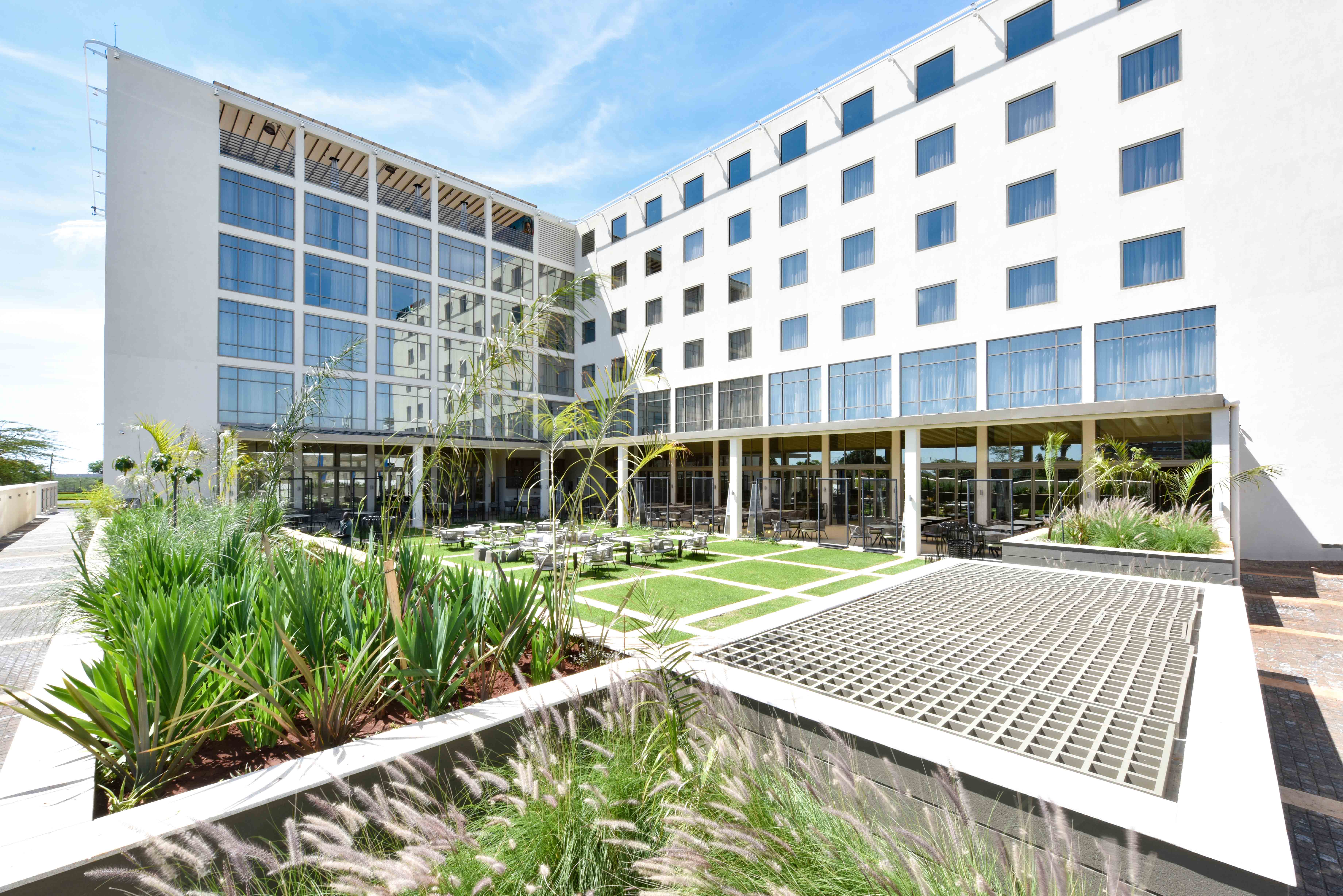 Four Point Sheraton Jkia — image 7 of 8